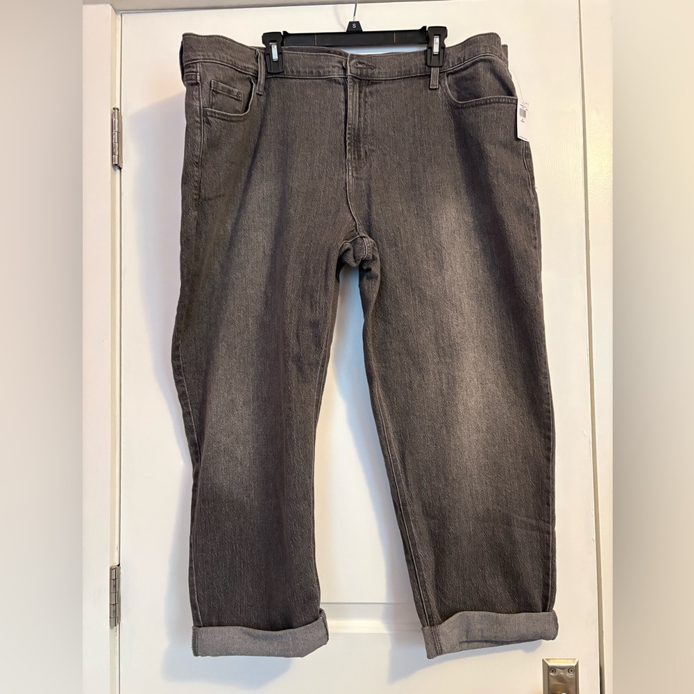 NWT Old Navy Women's Mid-Rise Wow Boyfriend Straight Jeans - Picture 3 of 8